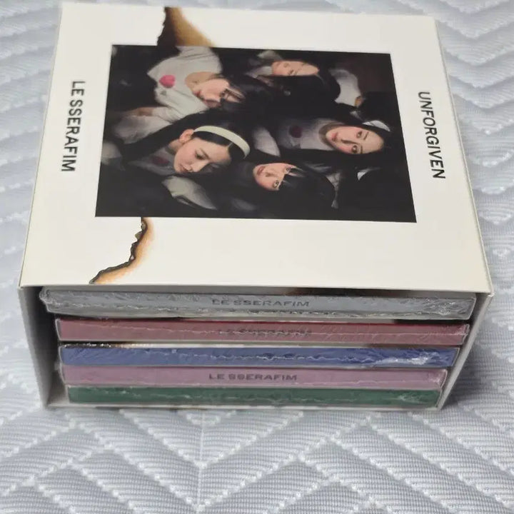 [BUNJANG] LE SSERAFIM UNFORGIVEN 5 Version Bundle Kim Chaewon Sakura Sealed / 미개봉 5종 박스 르세라핌 lesserafim UNFORGIVEN 김채원 사쿠라