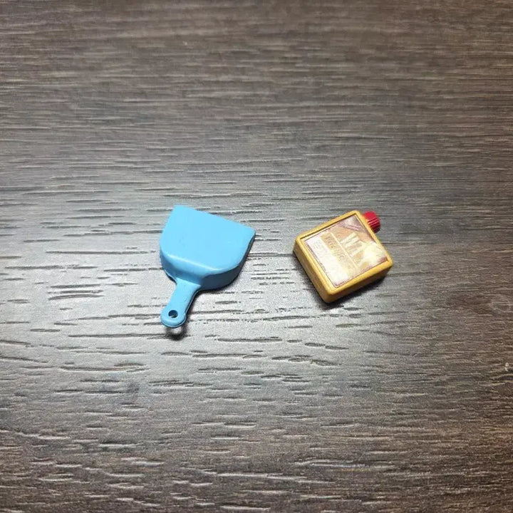 [BUNJANG] Sylvanian Families Cleaning Accessories Set (Discontinued) / 단종) 실바니안 청소 소품 2점