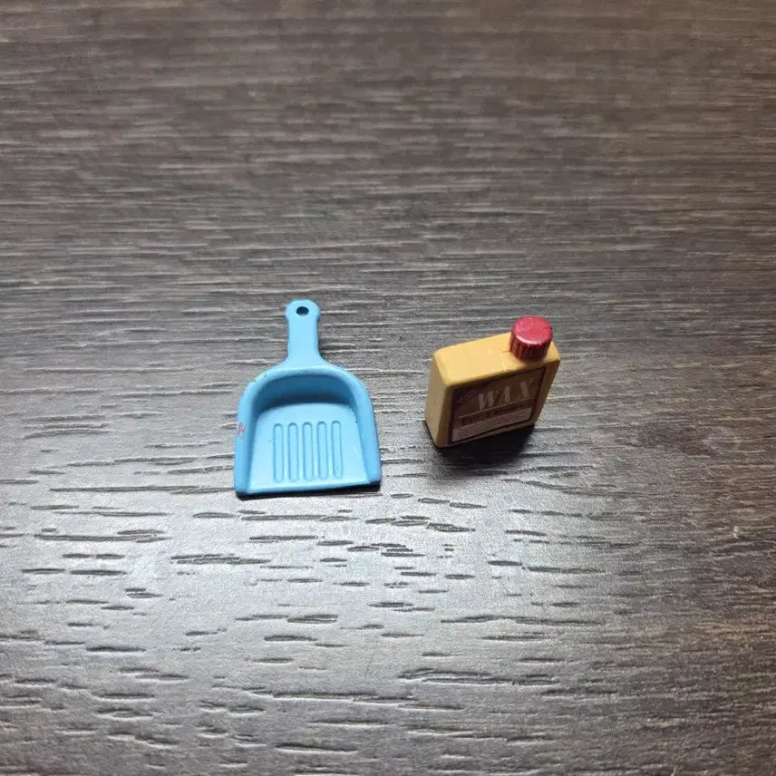 [BUNJANG] Sylvanian Families Cleaning Accessories Set (Discontinued) / 단종) 실바니안 청소 소품 2점