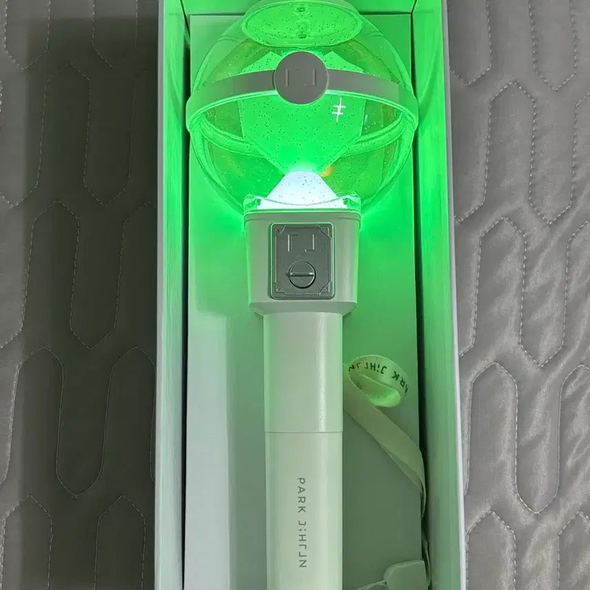 [BUNJANG] Park Jihoon Lightstick / 박지훈 뽑봉 6에 양도합니다