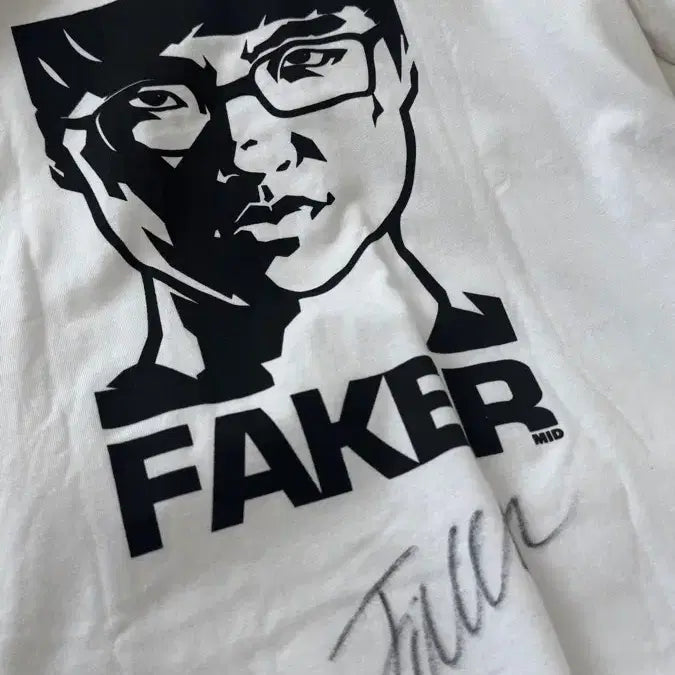 [BUNJANG] Faker Autographed T-Shirt / 페이커 친필 사인 티셔츠