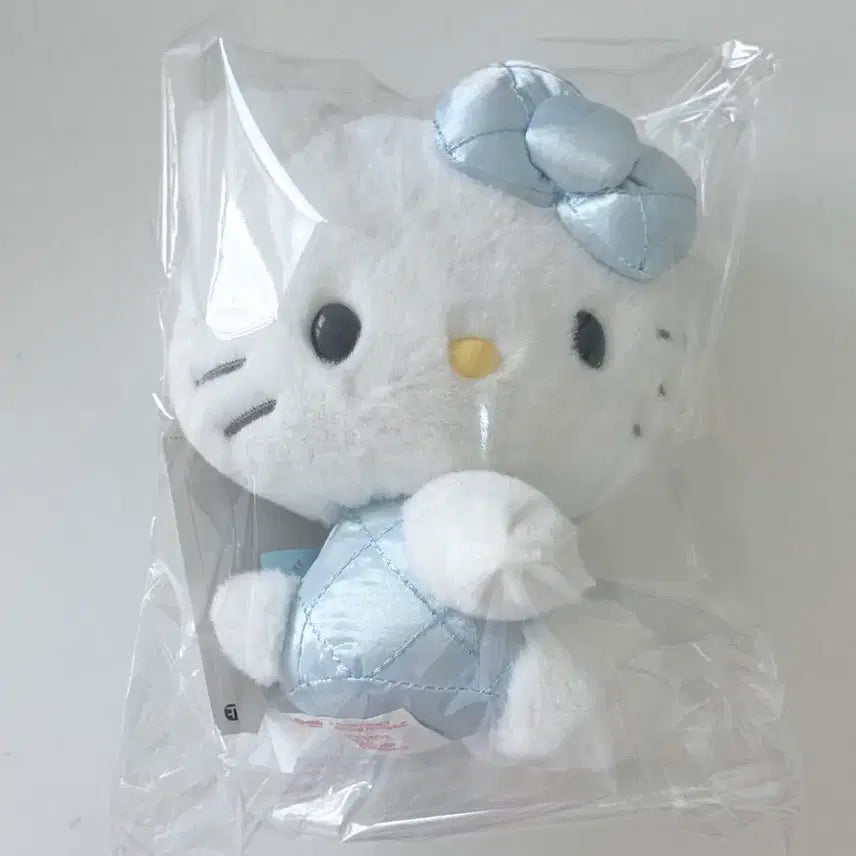 [BUNJANG] Hello Kitty 50th Anniversary Sky Blue Quilted Plush Doll / 헬로키티 애니버서리 50주년 하늘색 퀼팅 누이 인형 인형 정품 블루키티