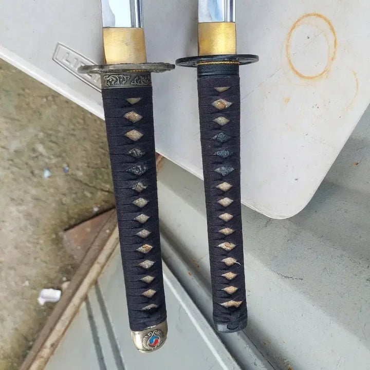 [BUNJANG] Pair of Japanese Swords with Black Tsuba - Decorative Replica / 일본도 한쌍 흑색 코등이  가검