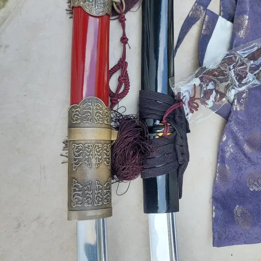 [BUNJANG] Pair of Japanese Swords with Black Tsuba - Decorative Replica / 일본도 한쌍 흑색 코등이  가검