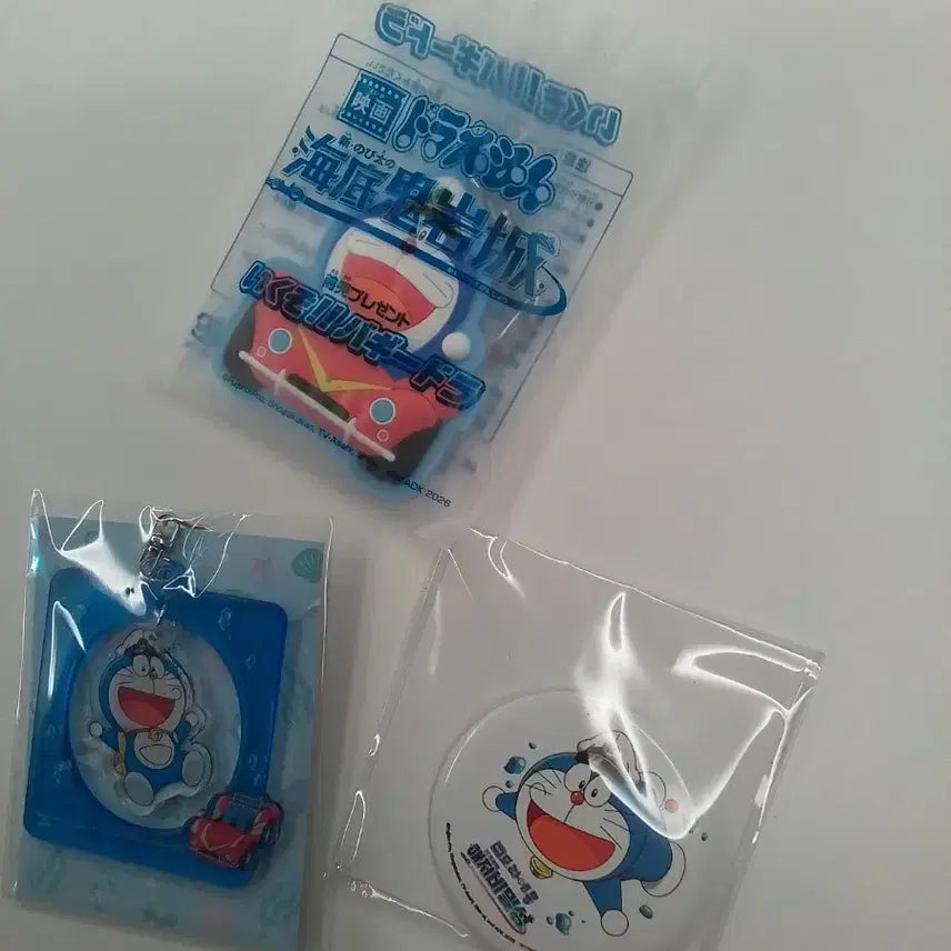 [BUNJANG] Doraemon Merchandise Set (Badge, Keyring, Poster) / 도라에몽 굿즈 세트 (뱃지, 키링, 포스터)