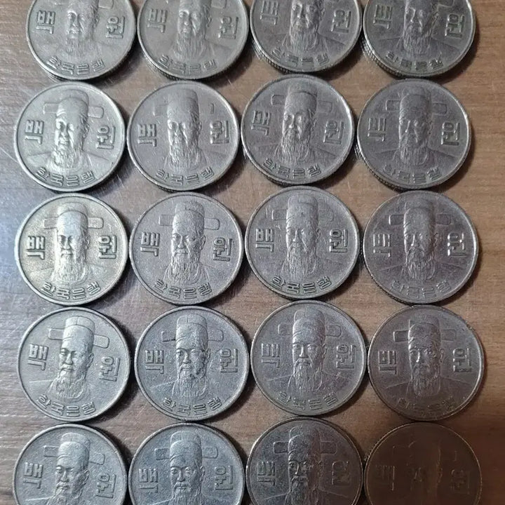 [BUNJANG] 1970s Korean 100 Won Coin Bundle (1973, 1975, 1978, 1979, 1980) / 100원 동전 1979년/1978년/1973년/1980 20개 일괄