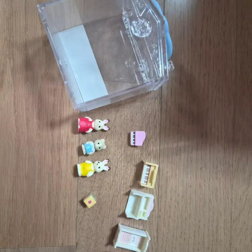 [BUNJANG] Sylvanian Families Carrier and Miniatures / 실바니안.캐리어와 미니어쳐