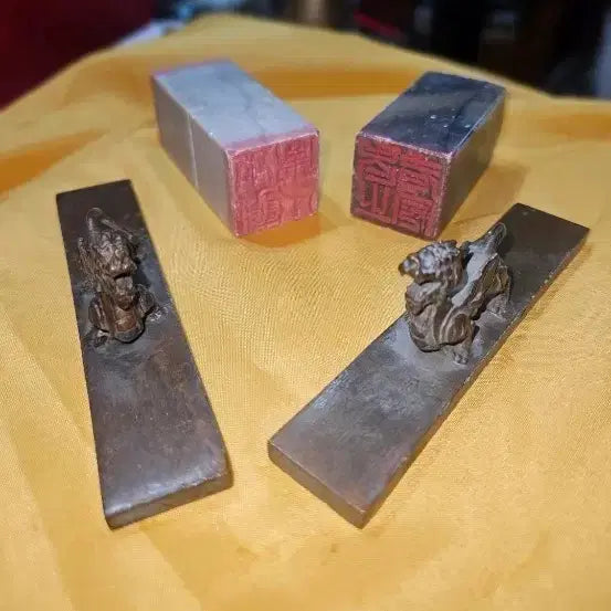 [BUNJANG] Antique Red Copper Beast Engraved Paperweights (Pair) / 적동 서수문 장식 문진