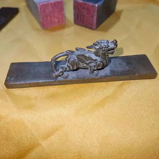 [BUNJANG] Antique Red Copper Beast Engraved Paperweights (Pair) / 적동 서수문 장식 문진