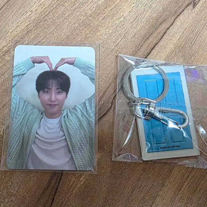 [BUNJANG] Day6 Young K Music Core Official Photocard + Keychain Bundle / 데이식스 영케이 음중 공방 포카 + 키링