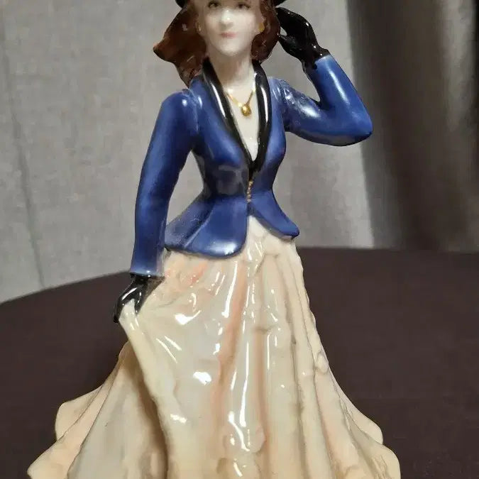 [BUNJANG] Royal Worcester Annabelle Figurine / 로얄우스터 아나벨 피겨린