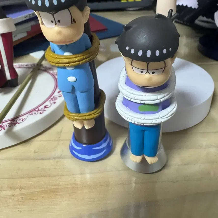 [BUNJANG] Osomatsu-san Karamatsu Ichimatsu Figure (Painted Case) Bundle Set / 카라마츠, 이치마츠 피규어(도장케이스)