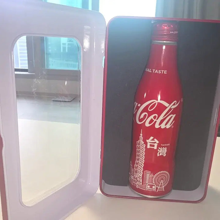 [BUNJANG] Coca-Cola Taiwan 50th Anniversary Tin Case Bottle Set / 코카콜라 대만 타워 50주년 틴케이스 보틀세트
