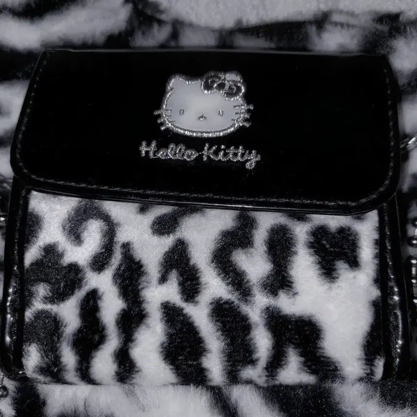 [BUNJANG] Classic Leopard Print Hello Kitty Wallet / 고전 호피무늬 키티지갑