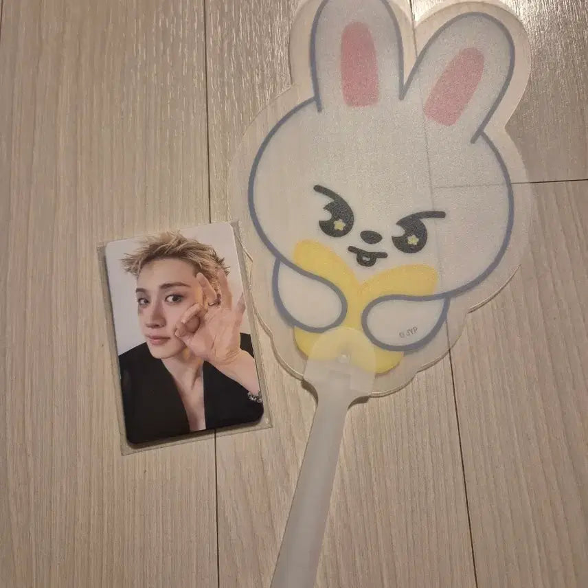 [BUNJANG] Stray Kids Makmakcon August 2nd Entrance Gift Photocard - Lee Know Fan / 스키즈 막막콘 8월2일 입장선물 포카.리노부채