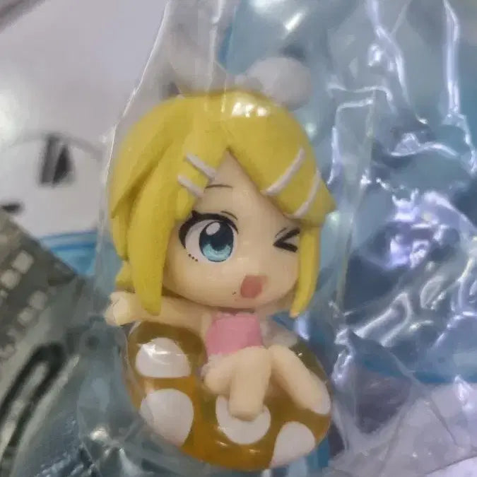 [BUNJANG] Vocaloid Project Sekai Hatsune Miku Pool Gacha Bundle Set / 보컬로이드 프로세카 하츠네 미쿠 수영장 가챠 3개 일괄