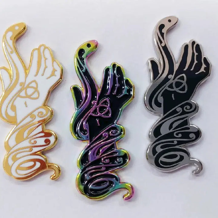 [BUNJANG] Marvel Thor &amp; Loki Brothers Badge White (Triquetra Hand &amp; Snake) Metal Pin / [새상품] 마블 토르&amp;로키 형제 뱃지 화이트 (Triquetra Hand &amp; Snake) 금속 뱃지 금속 배지