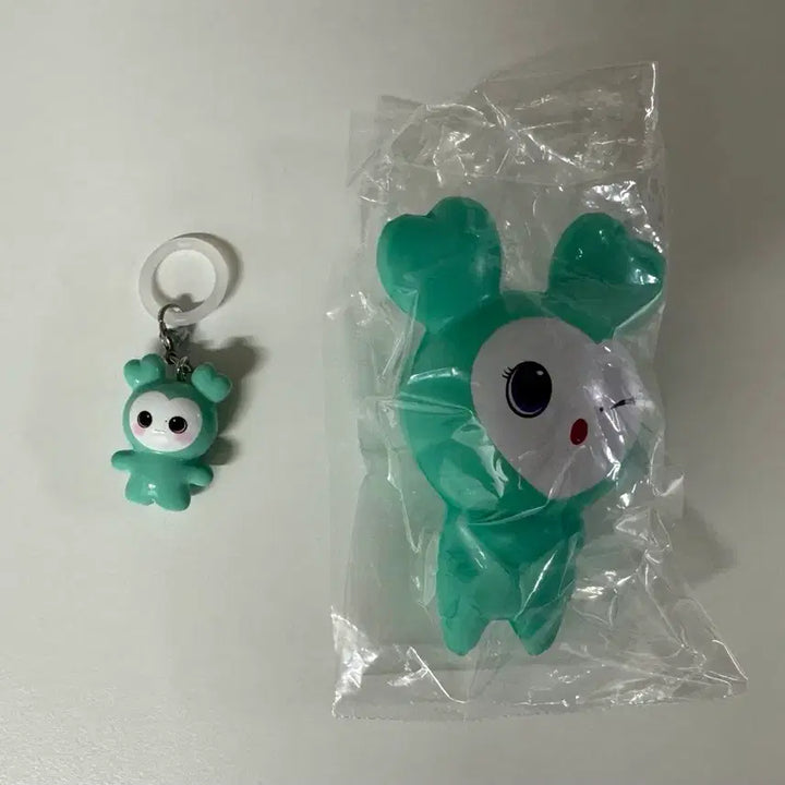 [BUNJANG] Twice Popup Mina Squeegee &amp; Keyring / 트와이스 팝업 미나 라부리 스퀴시&amp;키링 팝니다