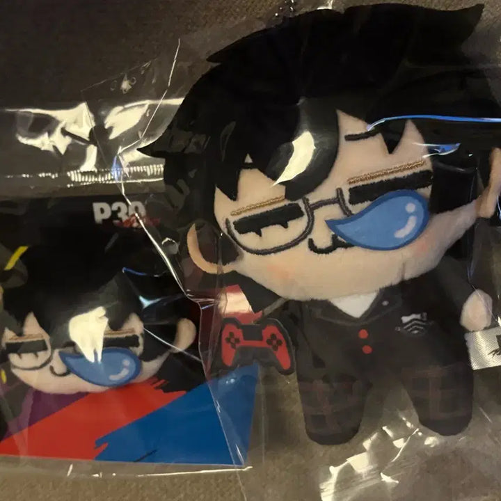 [BUNJANG] Persona 5 Protagonist (Joker) Nui Doll, Keyring, and Badge Bundle Set / 일괄) 페르소나 5 부쿠부 조커 주인공 누이 인형 키링 뱃지