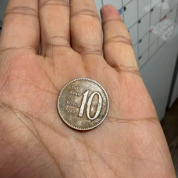 [BUNJANG] 1966 Bank of Korea 10 Won Coin / 한국은행 10원 1966년도