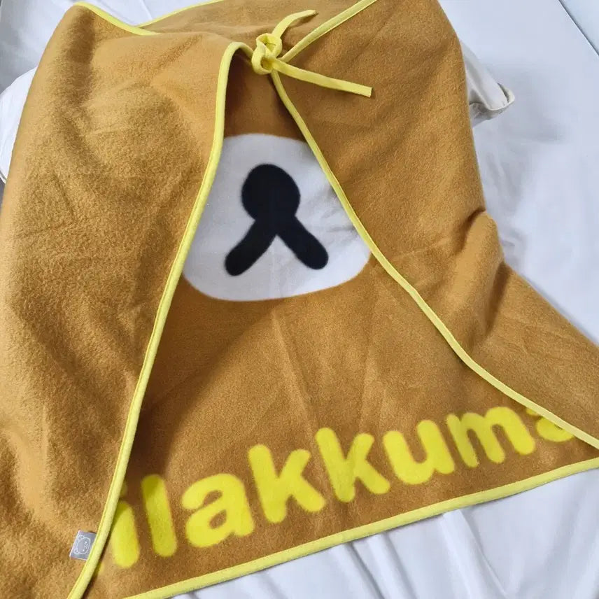 [BUNJANG] Classic Rilakkuma Cloak-Type Knee Blanket (Unsealed New Product) / 고전 리락쿠마 망토형 무릎담요 (소장템말고 미개봉새상품 판매)
