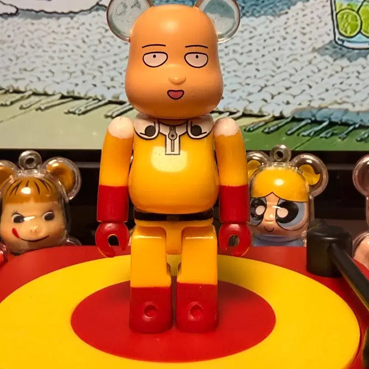 [BUNJANG] Bearbrick 32nd Series One-Punch Man Saitama Figure / 베어브릭 32탄 히어로 원펀맨 사이타마