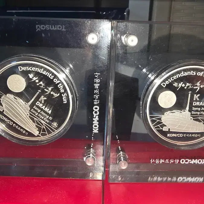 [BUNJANG] Descendants of the Sun Official Silver Medal Song Joong Ki Song Hye Kyo Autograph / 태양의 후예 ( 송중기,송혜교) 공식 은메달