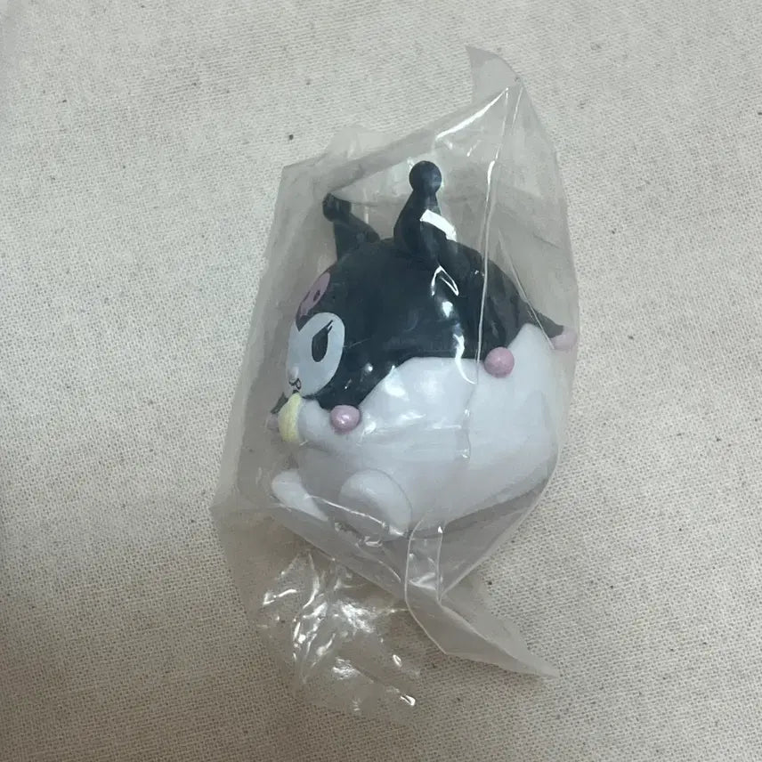 [BUNJANG] Kuromi Gacha Figure "Ate Too Much" Series / [새상품] 쿠로미 가챠 / 피규어 (너무 많이 먹어서 시리즈)