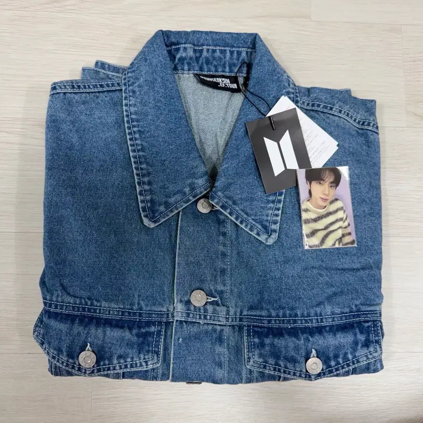 [BUNJANG] BTS Run Jin Denim Jacket L (Photocard Included) / [한정판매] BTS 런석진 데님자켓 L (포카O, 비닐포장X)