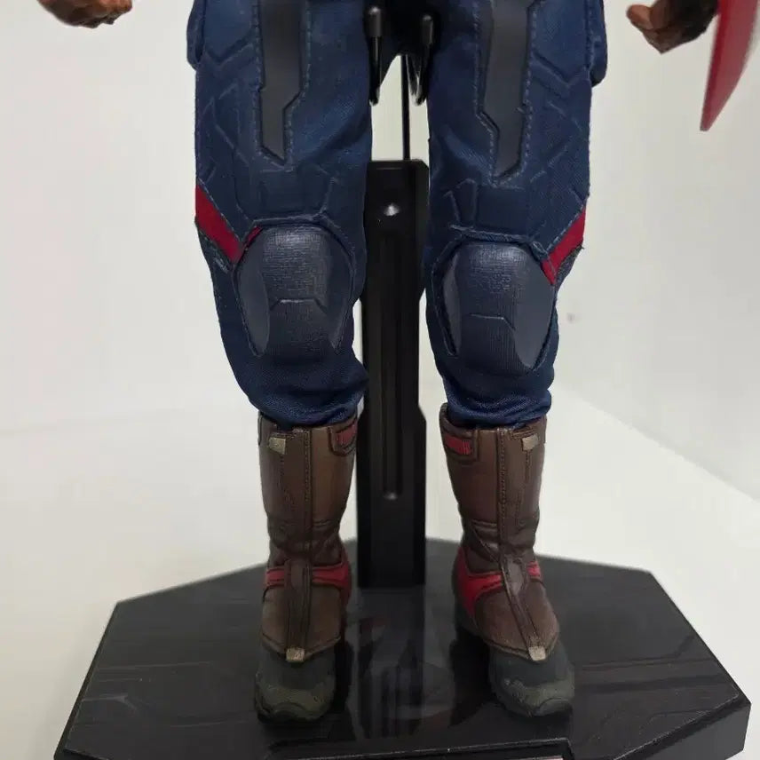 [BUNJANG] Hot Toys Captain America Avengers: Age of Ultron Figure / 핫토이 캡틴 아메리카 AOU 피규어