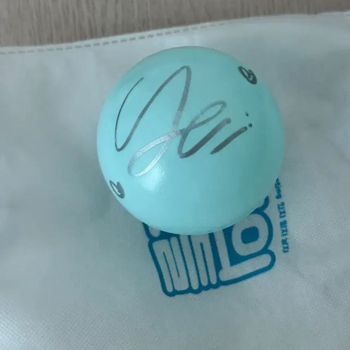 [BUNJANG] ITZY YEJI Autographed Ball (Fan Meeting) / 믿지의 세포들 있지 예지 싸인볼 ITZY YEJI (팬미팅)