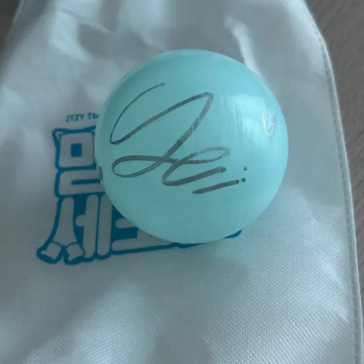 [BUNJANG] ITZY YEJI Autographed Ball (Fan Meeting) / 믿지의 세포들 있지 예지 싸인볼 ITZY YEJI (팬미팅)