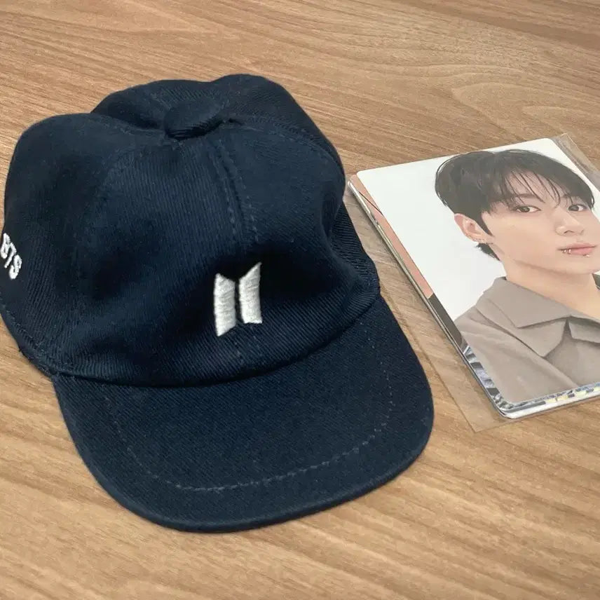 [BUNJANG] BTS ARMY Membership Kit Photocard &amp; Hat Keychain Set / 방탄 아미 멤버십키트 (포카+모자키링)