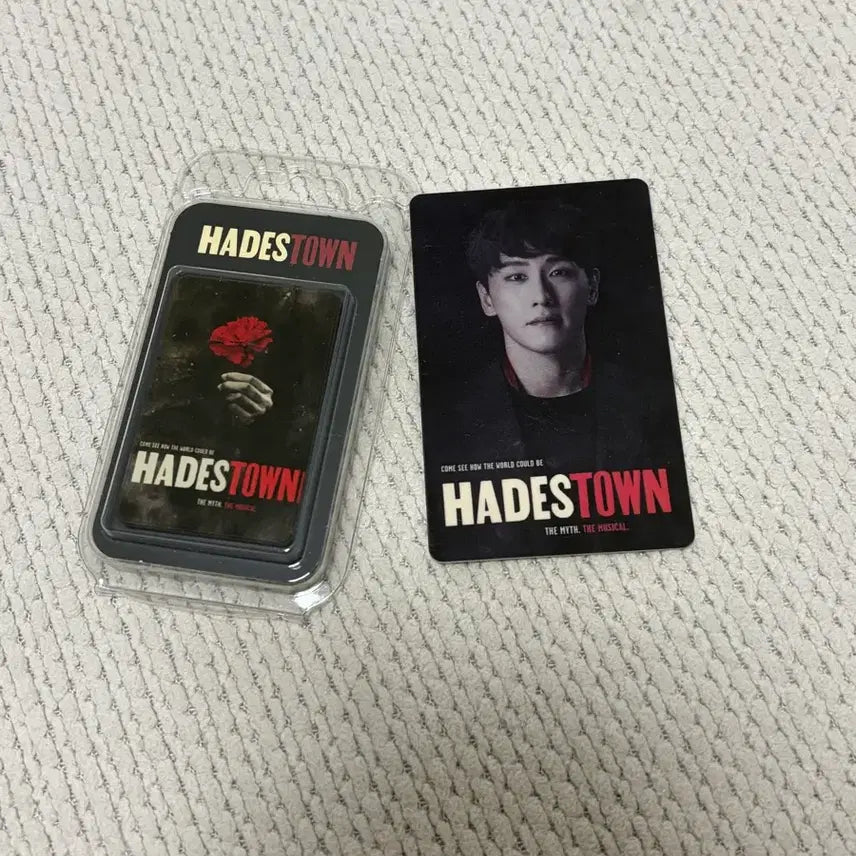 [BUNJANG] Hadestown Jo Hyung-kyun Actor Badge Set / 하데스타운 뱃지 조형균배우 포토카두