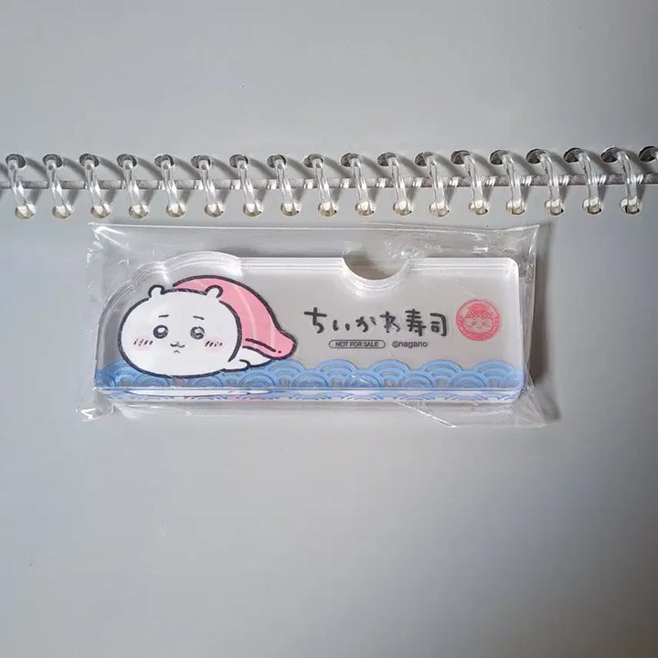 [BUNJANG] Chiikawa Sushi Pop-Up Exclusive Acrylic Chopstick Rest &amp; Chopstick Memo Pad Set / 치이카와 스시 팝업 특전 - 아크릴 젓가락 받침대, 젓가락 떡메모지