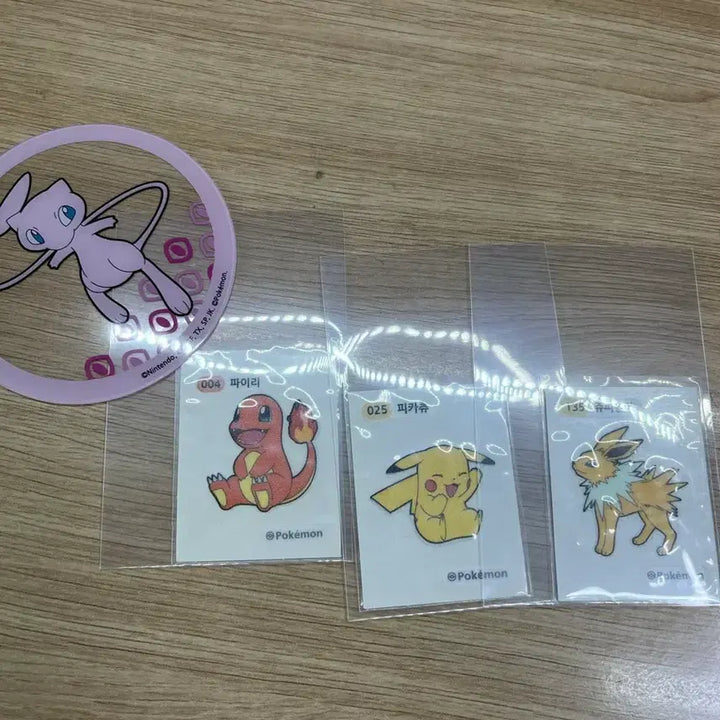 [BUNJANG] Pokemon TCG Stickers (Bae-jjibaejji) and Charmeleon, Pikachu, Jolteon, Mew Coaster Set / 포켓몬스터 파이리,피카츄,쥬피썬더 띠부실,뮤 코스터