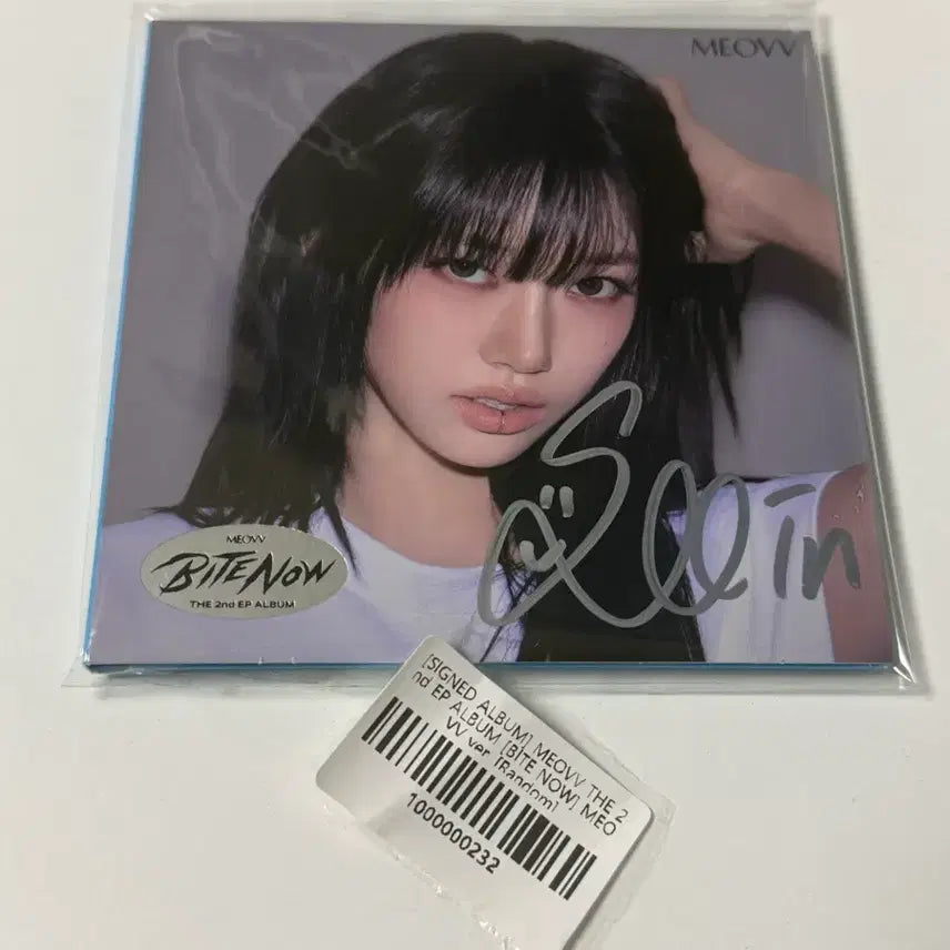 [BUNJANG] Miyau Signed Album (Unsealed) / 미야오 수인 싸인 앨범