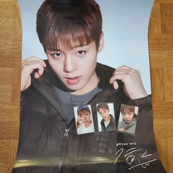 [BUNJANG] Park Jihoon X Superdry Photocard Set &amp; Offline Limited Bromide/Fabric Poster / 박지훈 X 슈퍼드라이 포토카드 3종 &amp; 오프라인한정 브로마이드,패브릭포스터