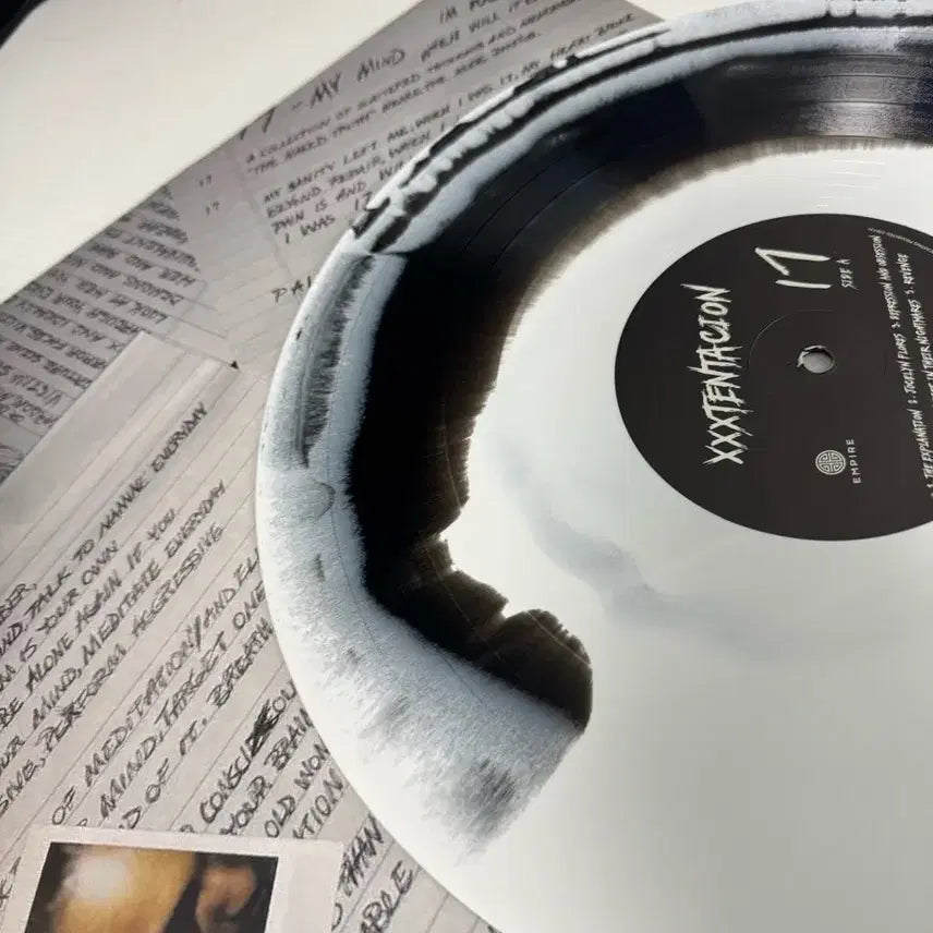 [BUNJANG] XXXTENTACION 17 Vinyl LP White Splatter (Unsealed) / 개봉반/ XXXTENTACION 17 바이닐 LP 화이트 스플래터
