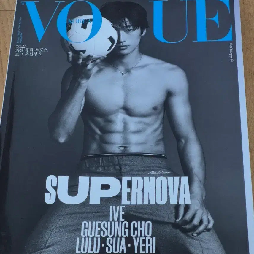 [BUNJANG] Vogue Korea March 2023 Issue featuring Cho Gue-sung / 보그 코리아 조규성 잡지