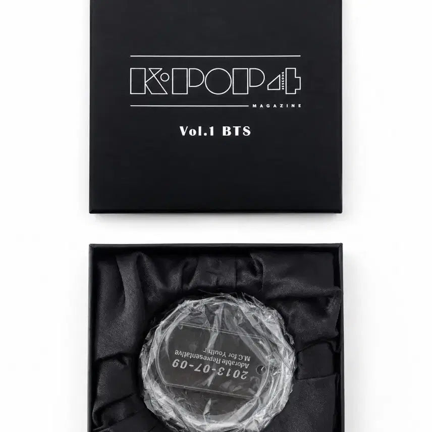 [BUNJANG] BTS K-Pop 4 Magazine Vol.1 Swarovski Aurora Crystal Earrings + Bulldog Tag Bundle Set / [빠른배송]BTS-스와로브스키 크리스탈 이어링 박스 세트