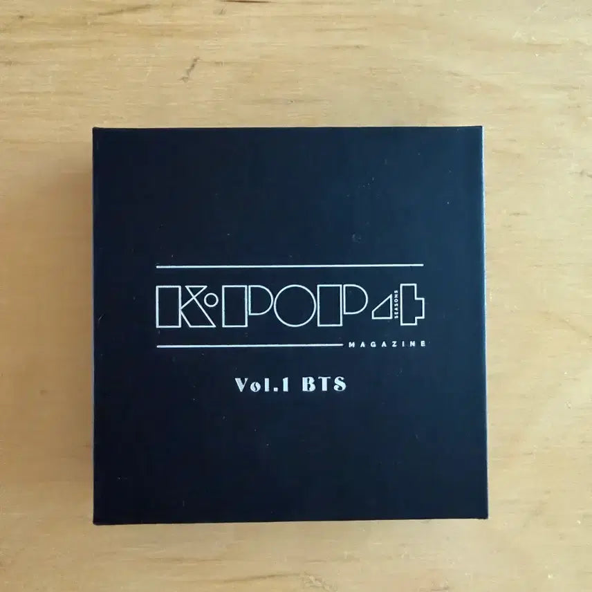 [BUNJANG] BTS K-Pop 4 Magazine Vol.1 Swarovski Aurora Crystal Earrings + Bulldog Tag Bundle Set / [미사용 빠른배송]BTS-KPOP4 Vol.1 스와로브스키(오로라)이어링+불독태그
