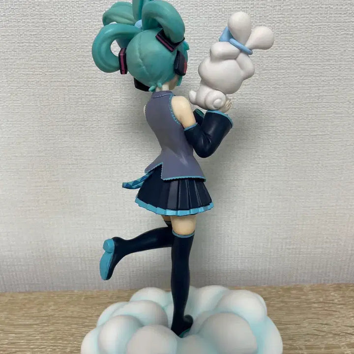 [BUNJANG] Sanrio Cinnamoroll x Hatsune Miku Figure / 시나모롤 미쿠 피규어