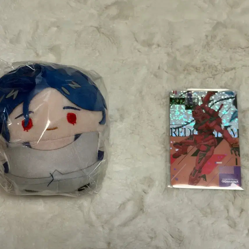 [BUNJANG] Gundam Zaku Axe Shuji Ito Fuwakororing Plush &amp; Can Badge Bundle / 건담 지쿠악스 슈우지 이토 후와코로링 누이 캔뱃지 붉은 건담 카드 일괄