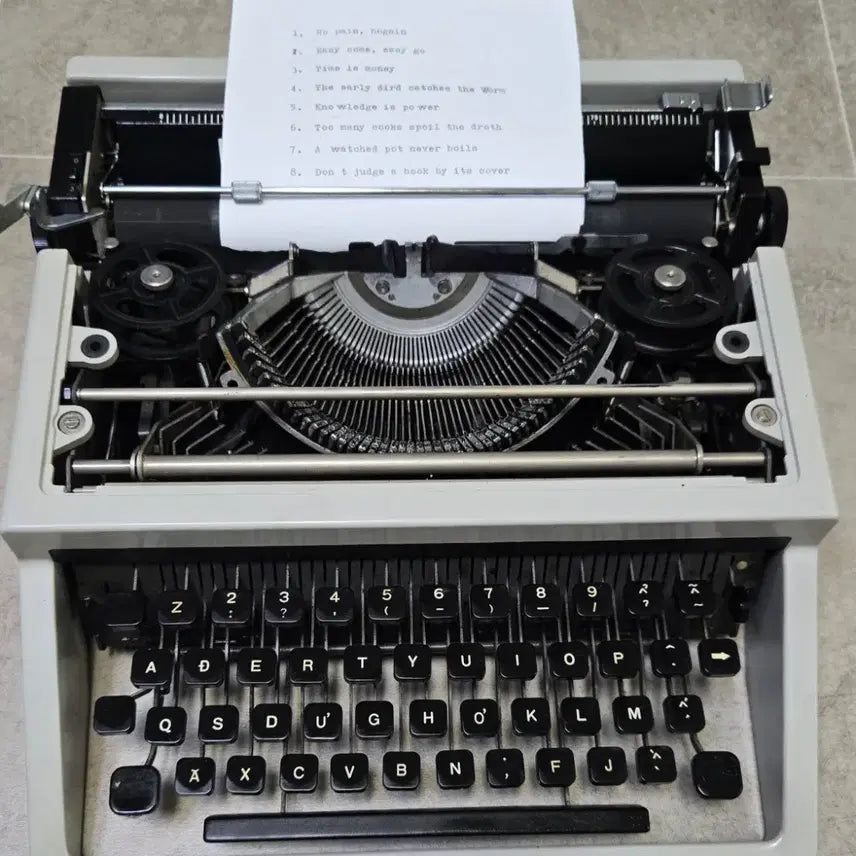 [BUNJANG] Olivetti English Typewriter / 올리베티 영문 타자기
