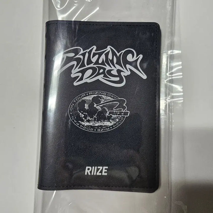 [BUNJANG] RIIZE Passport Case / 라이즈 RIIZE 여권케이스