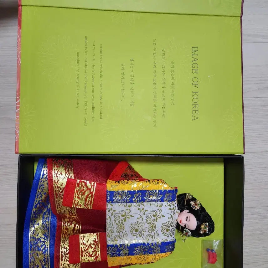 [BUNJANG] Yeonji Hanbok Doll Hong Won-sam Full Box / 연지 한복인형 홍원삼 풀박스 팝니다