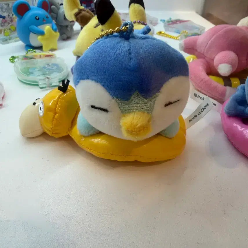 [BUNJANG] Pokemon Busan Relaxing Vacation Tube Mascot Gachapon Set / 4종풀셋SET] 포켓몬 부산 느긋느긋 바캉스 튜브 가챠 팝업 대굴레오 피카츄 팽도리 야돈 부산 마스코트 인형 키링 일괄 세트 풀세트