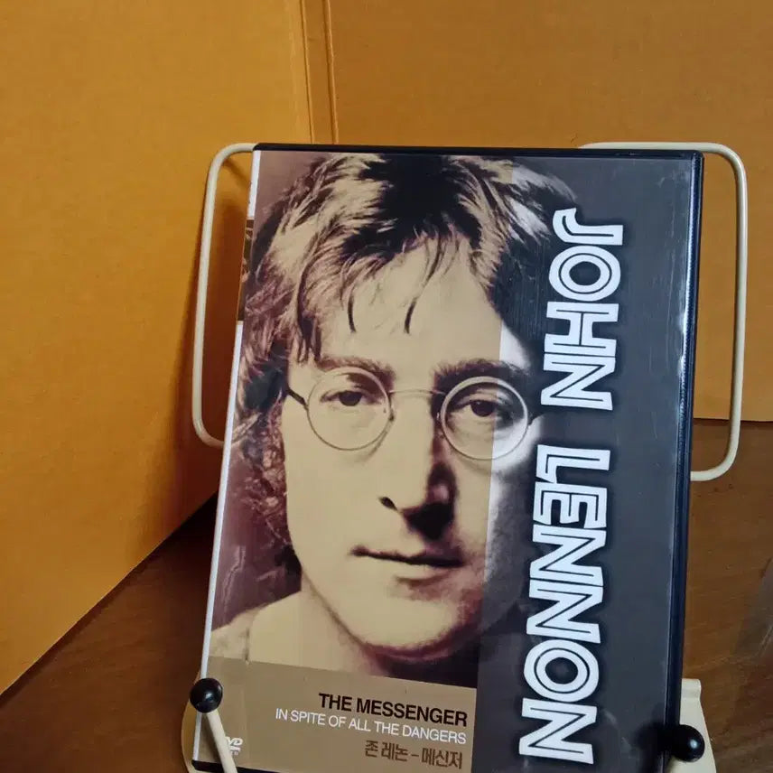 [BUNJANG] John Lennon: The Messenger Documentary / 다큐) 존 레넌 - 메신저