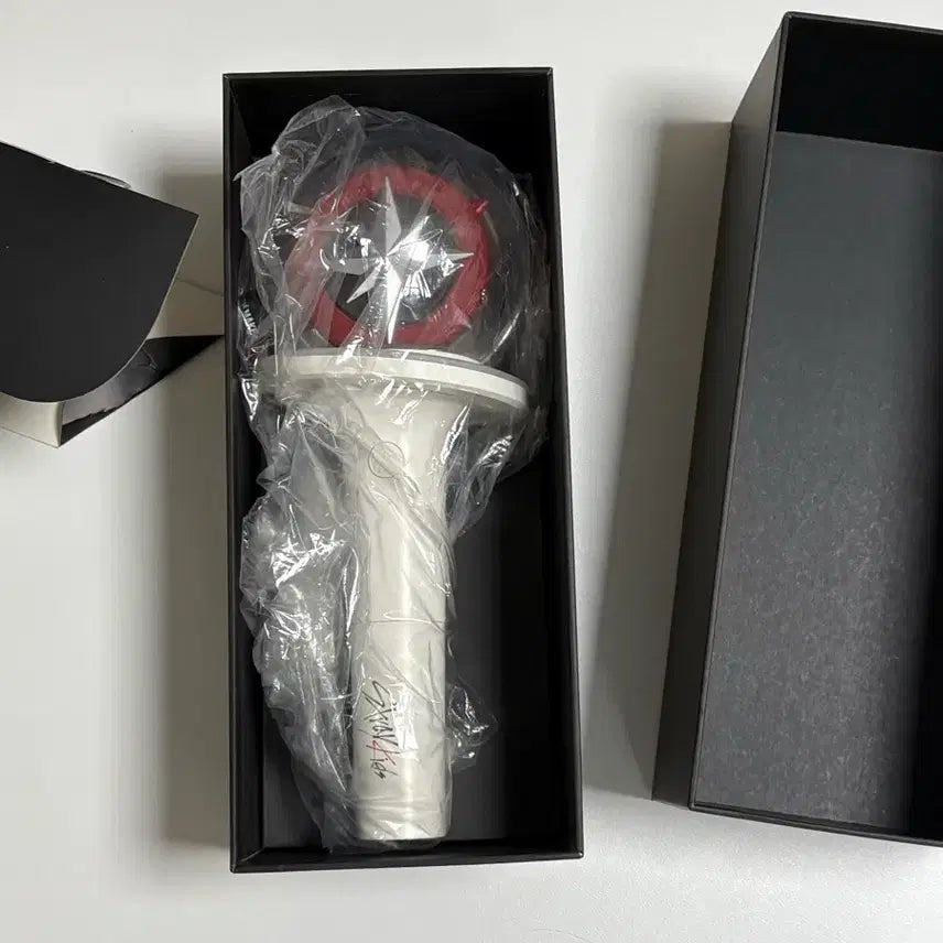 [BUNJANG] Stray Kids Official Light Stick Nachimbong Version 2 / 스키즈 스트레이키즈 응원봉 나침봉 ver.2